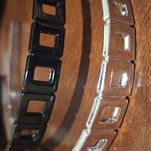 2 PC. Headband plastic, one black, one silver hairstyle hair band